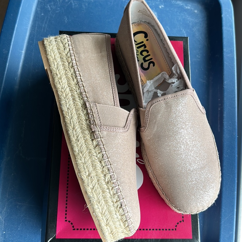 NEW Circus by Sam Edelman espadrilles in a pretty pink sand color, size 7.5.